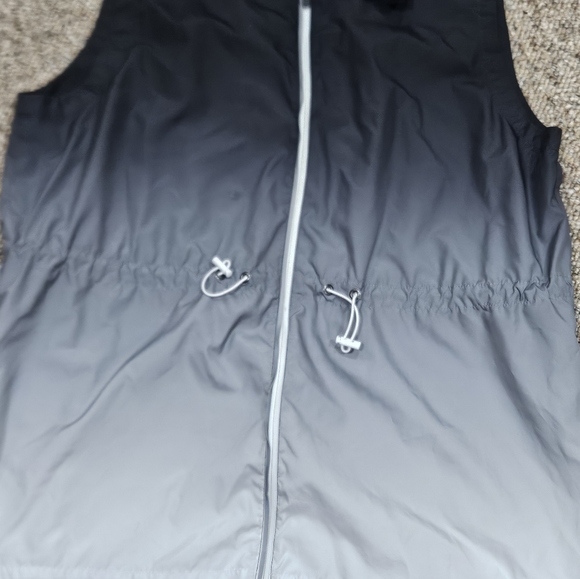 Xersion Spink Ombre Zip Front Vest Size L | Grey and Black - Picture 3 of 7